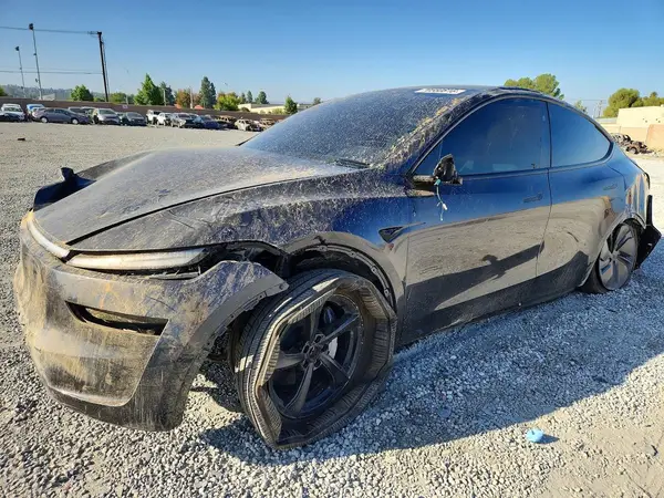 7SAYGDED0TF621877 — 2026 Tesla Model Y, Опрокидывание (Rollover), фото до ремонта