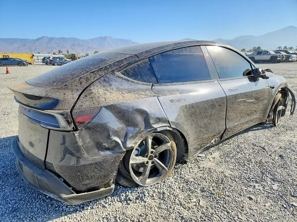 7SAYGDED0TF621877 — 2026 Tesla Model Y, фото 3 с аукциона Copart, Опрокидывание