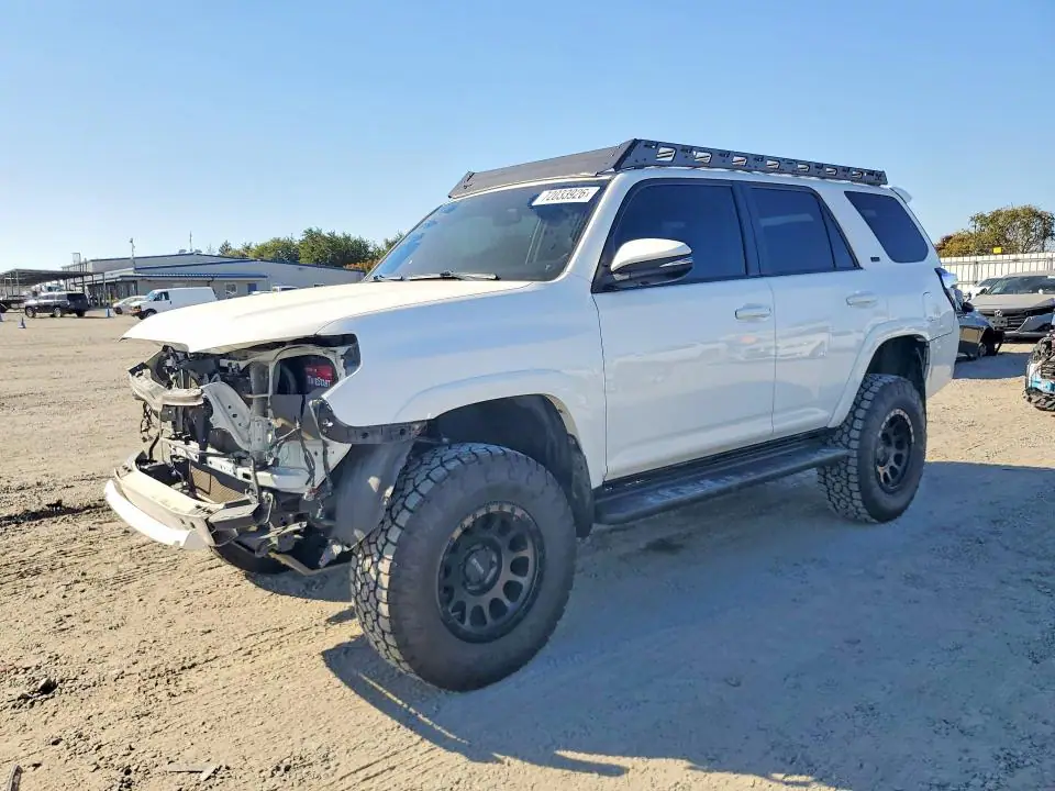 JTEBU5JR1J5604423 Toyota 4RUNNER 2018 — повреждение Передняя часть, фото до ремонта