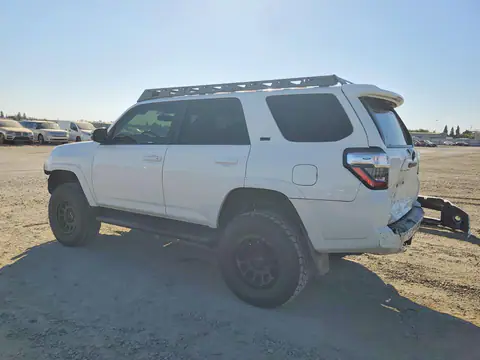 JTEBU5JR1J5604423 — 2018 Toyota 4RUNNER, фото 2 с аукциона Copart 13.10.2026, Передняя часть
