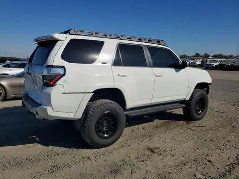 JTEBU5JR1J5604423 — 2018 Toyota 4RUNNER, фото 3 с аукциона Copart 13.10.2026, Передняя часть