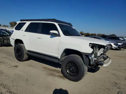 JTEBU5JR1J5604423 — 2018 Toyota 4RUNNER, фото 4 с аукциона Copart 13.10.2026, Передняя часть