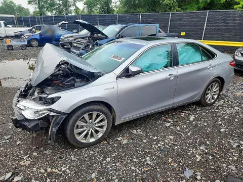 4T1BD1FK6HU207973 — 2017 Toyota Camry Hybrid, Передняя часть (Front End), фото до ремонта