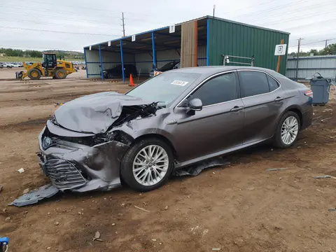 4T1B21HK3JU505826 — 2018 Toyota Camry Hybrid, Передняя часть (Front End), фото до ремонта