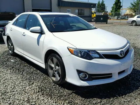 4T1BK1FK4DU529379 — 2013 Toyota Camry SE, Задняя часть (Rear End), фото до ремонта