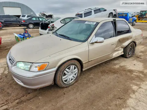 JT2BG22K5Y0530466 — 2000 Toyota Camry, Сторона, фото до ремонта