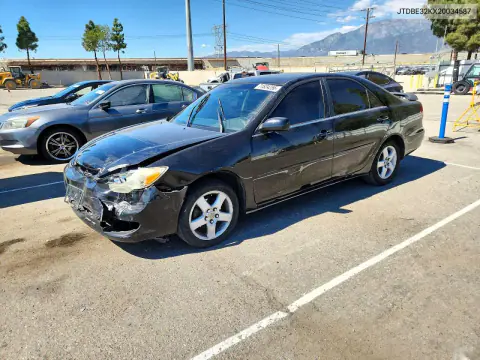 JTDBE32KX20034587 — 2002 Toyota Camry, Передняя часть, фото до ремонта
