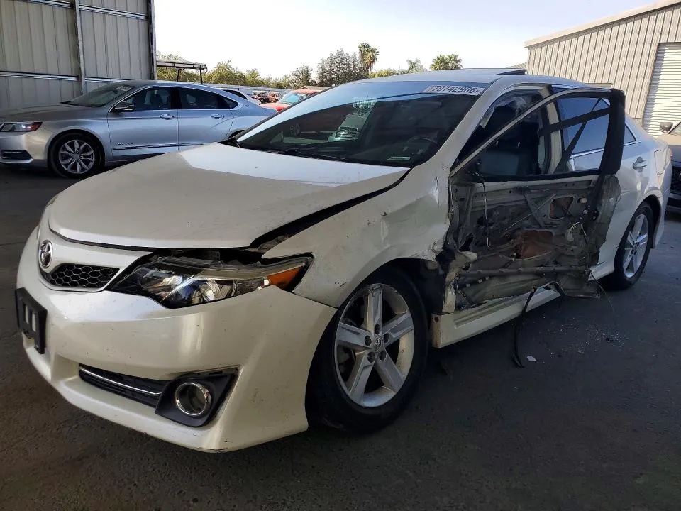 2014 Toyota Camry VIN 4T1BF1FK2EU440500 фото 1