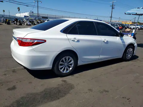 4T4BF1FK3FR508472 — 2015 Toyota Camry, фото 3 с аукциона Copart 30.09.2026, Боковая часть