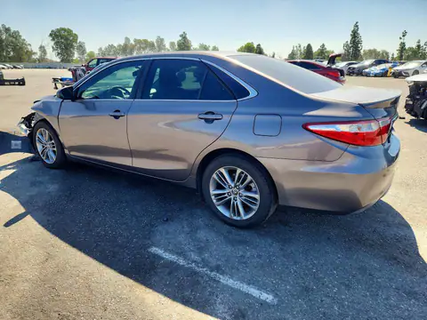 4T1BF1FK7FU480976 — 2015 Toyota Camry, фото 2 с аукциона Copart 29.09.2026, Передняя часть