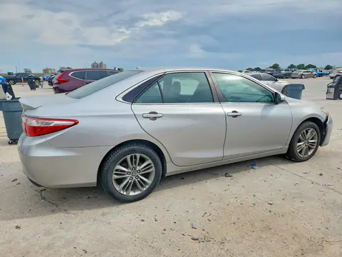 4T1BF1FK0FU057737 — 2015 Toyota Camry, фото 3 с аукциона Copart 30.09.2026, Боковая часть