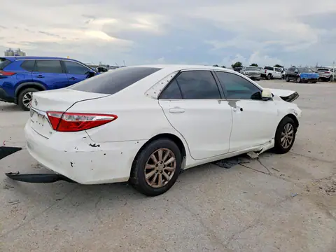 4T4BF1FK6FR512760 — 2015 Toyota Camry, фото 3 с аукциона Copart 30.09.2026, Передняя часть