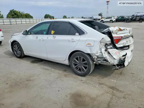 4T1BF1FK0GU251976 — 2016 Toyota Camry, фото 2 с аукциона Copart, Задняя часть