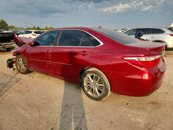 4T1BF1FK0GU523541 — 2016 Toyota Camry, фото 2 с аукциона Copart, Передняя часть