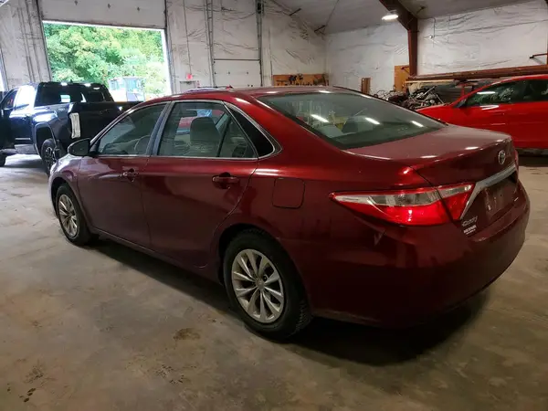 4T1BF1FK0GU611702 — 2016 Toyota Camry, фото 2 с аукциона Copart 05.10.2026, Боковая часть