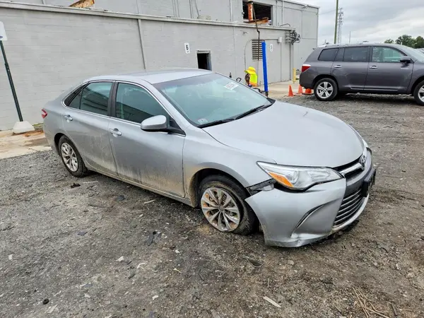 4T4BF1FK2GR523885 — 2016 Toyota Camry, фото 4 с аукциона Copart 14.10.2026, Передняя часть