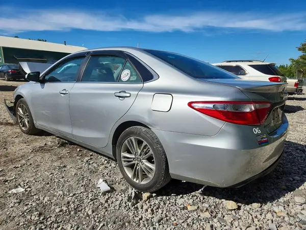 4T1BF1FK1GU192243 — 2016 Toyota Camry, фото 2 с аукциона Copart, Передняя часть