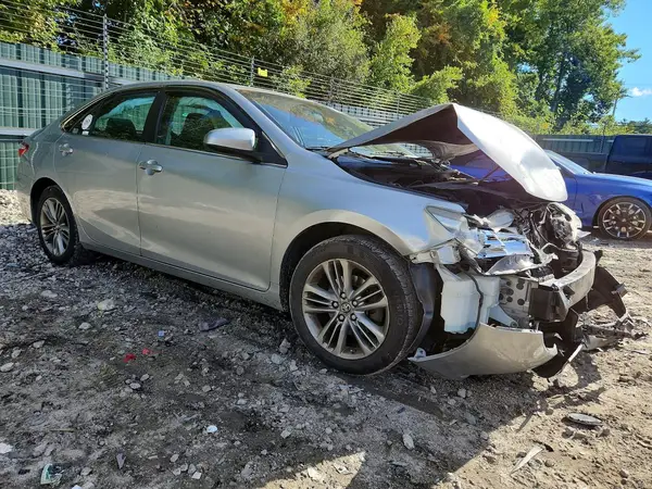 4T1BF1FK1GU192243 — 2016 Toyota Camry, фото 4 с аукциона Copart, Передняя часть