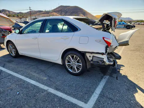 4T1BF1FK0GU550528 — 2016 Toyota Camry, фото 2 с аукциона Copart, Задняя часть