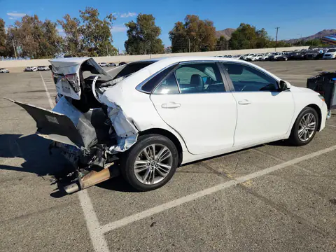 4T1BF1FK0GU550528 — 2016 Toyota Camry, фото 3 с аукциона Copart, Задняя часть