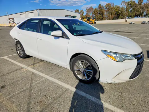 4T1BF1FK0GU550528 — 2016 Toyota Camry, фото 4 с аукциона Copart, Задняя часть