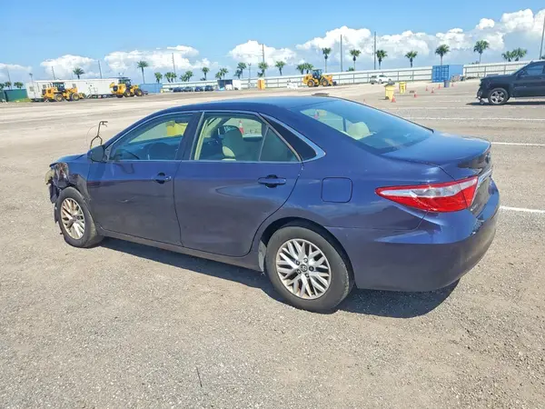 4T1BF1FK5HU718441 — 2017 Toyota Camry, фото 2 с аукциона Copart, Передняя часть