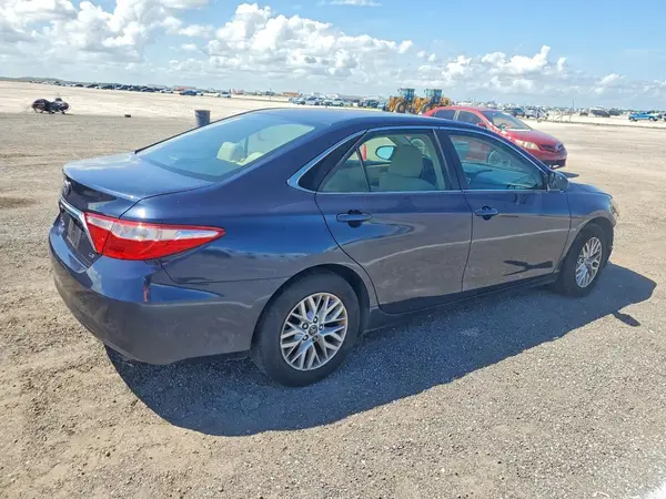 4T1BF1FK5HU718441 — 2017 Toyota Camry, фото 3 с аукциона Copart, Передняя часть