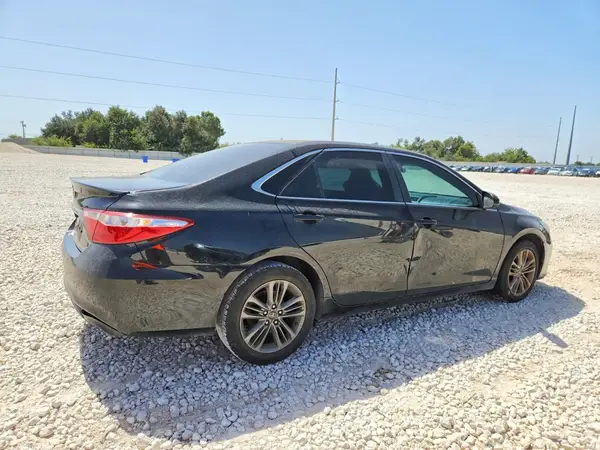 4T1BF1FK6HU379043 — 2017 Toyota Camry, фото 3 с аукциона Copart 15.10.2026, Боковая часть