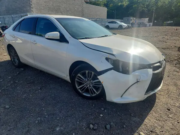 4T1BF1FK9HU278675 — 2017 Toyota Camry, фото 4 с аукциона Copart, Передняя часть