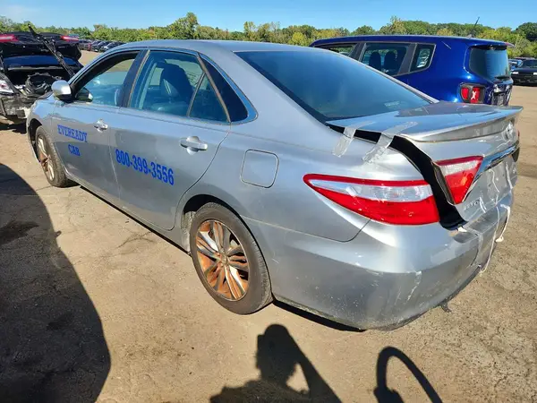 4T1BF1FK3HU359056 — 2017 Toyota Camry, фото 2 с аукциона Copart 14.10.2026, Боковая часть