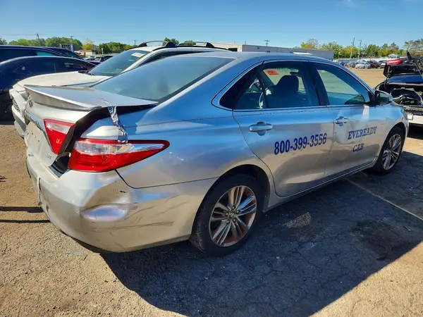 4T1BF1FK3HU359056 — 2017 Toyota Camry, фото 3 с аукциона Copart 14.10.2026, Боковая часть