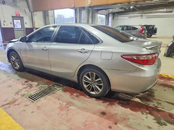 4T1BF1FK7HU804947 — 2017 Toyota Camry, фото 2 с аукциона Copart 28.09.2026, Передняя часть