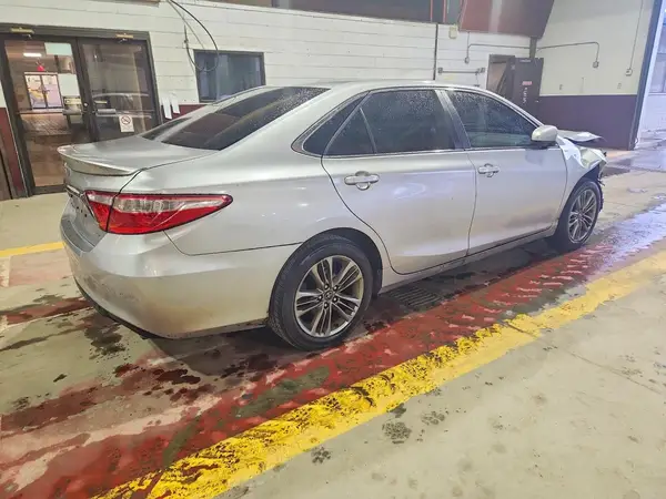 4T1BF1FK7HU804947 — 2017 Toyota Camry, фото 3 с аукциона Copart 28.09.2026, Передняя часть