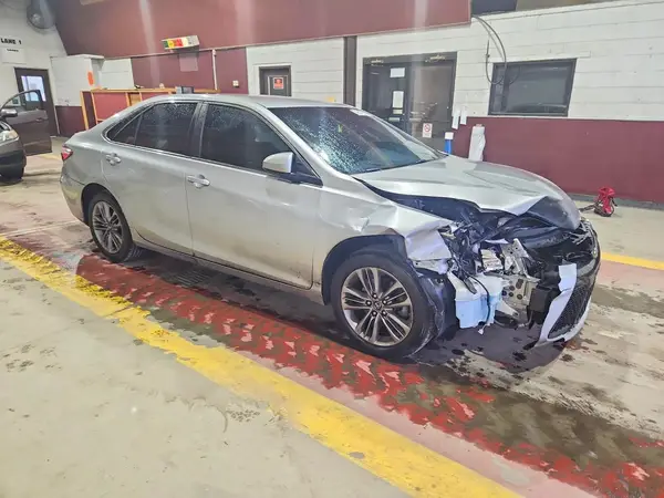 4T1BF1FK7HU804947 — 2017 Toyota Camry, фото 4 с аукциона Copart 28.09.2026, Передняя часть