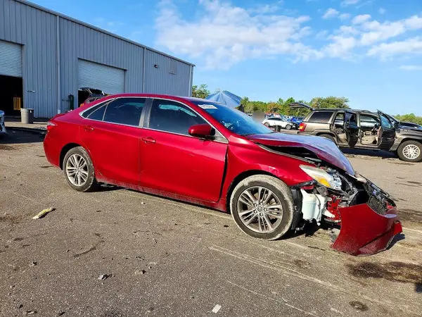 4T1BF1FK6HU771746 — 2017 Toyota Camry, фото 4 с аукциона Copart, Передняя часть
