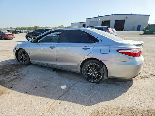 4T1BF1FK2HU665052 — 2017 Toyota Camry, фото 2 с аукциона Copart, Передняя часть