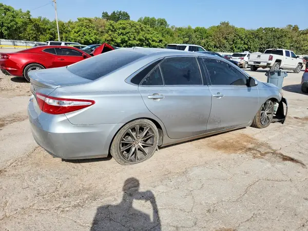 4T1BF1FK2HU665052 — 2017 Toyota Camry, фото 3 с аукциона Copart, Передняя часть