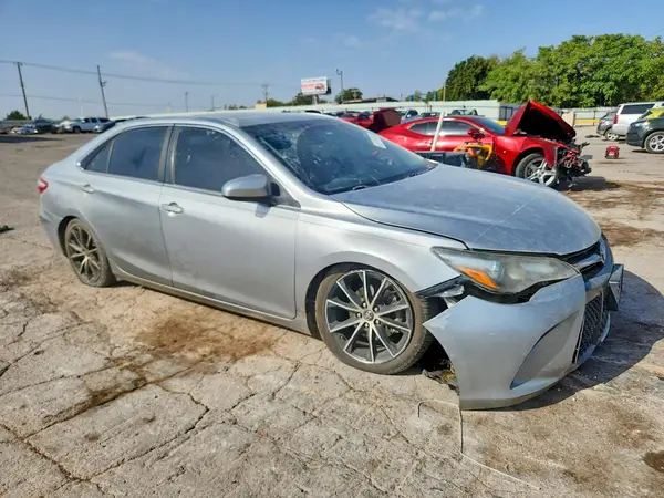 4T1BF1FK2HU665052 — 2017 Toyota Camry, фото 4 с аукциона Copart, Передняя часть