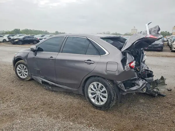 4T1BF1FK3HU627670 — 2017 Toyota Camry, фото 2 с аукциона Copart, Задняя часть