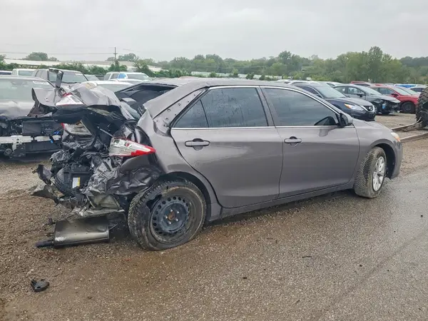 4T1BF1FK3HU627670 — 2017 Toyota Camry, фото 3 с аукциона Copart, Задняя часть