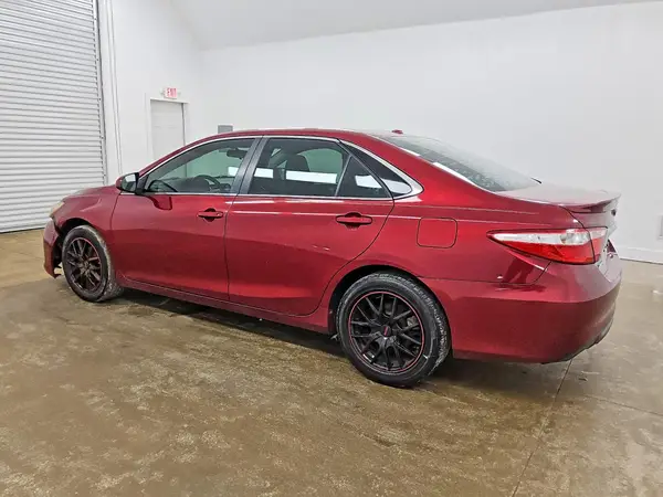 4T1BF1FK1HU697846 — 2017 Toyota Camry, фото 2 с аукциона Copart 28.09.2026, Передняя часть