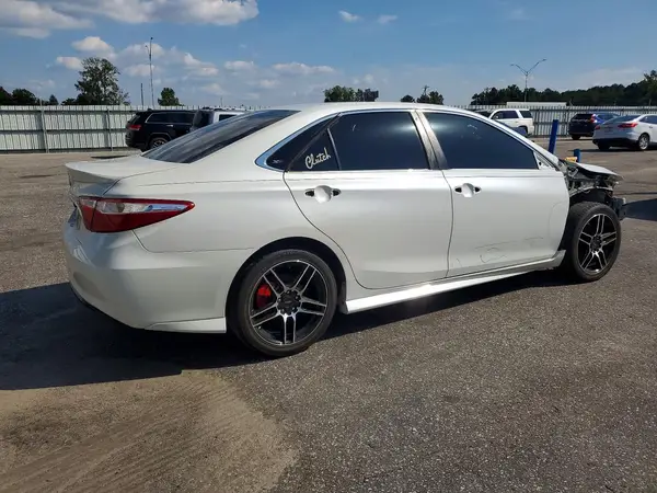4T1BF1FK9HU282421 — 2017 Toyota Camry, фото 3 с аукциона Copart, Передняя часть