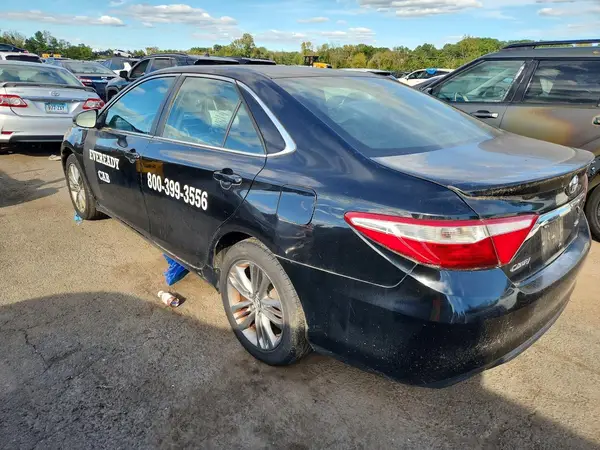 4T1BF1FK4HU357879 — 2017 Toyota Camry, фото 2 с аукциона Copart 02.10.2026, Механические повреждения