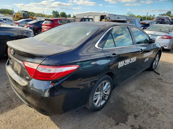 4T1BF1FK4HU357879 — 2017 Toyota Camry, фото 3 с аукциона Copart 02.10.2026, Механические повреждения
