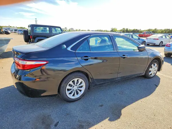 4T1BD1FK9HU220636 — 2017 Toyota Camry, фото 3 с аукциона Copart, Мелкие вмятины и царапины