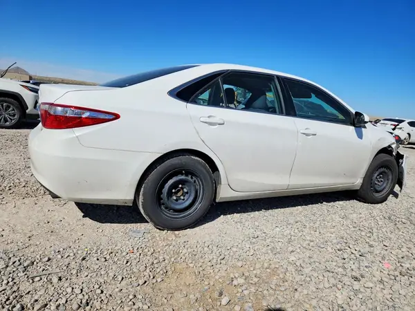 4T1BF1FK0HU377739 — 2017 Toyota Camry, фото 3 с аукциона Copart, Передняя часть