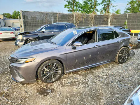 4T1B61HK8JU121125 — 2018 Toyota Camry, Задняя часть (Rear End), фото до ремонта