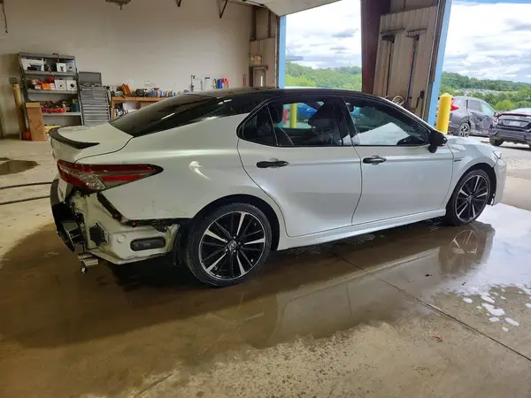 4T1B61HK8JU156554 — 2018 Toyota Camry, фото 3 с аукциона Copart, Задняя часть