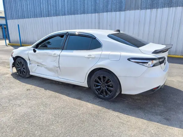 JTNB11HK1J3049771 — 2018 Toyota Camry, фото 2 с аукциона Copart 06.10.2026, Боковая часть