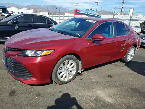 4T1B11HK8JU583103 — 2018 Toyota Camry, Задняя часть (Rear End), фото до ремонта